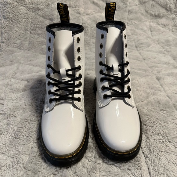 New Dr. Martens Zavala Combat Boots White Patent Leather Women’s Size 6 - Picture 3 of 11